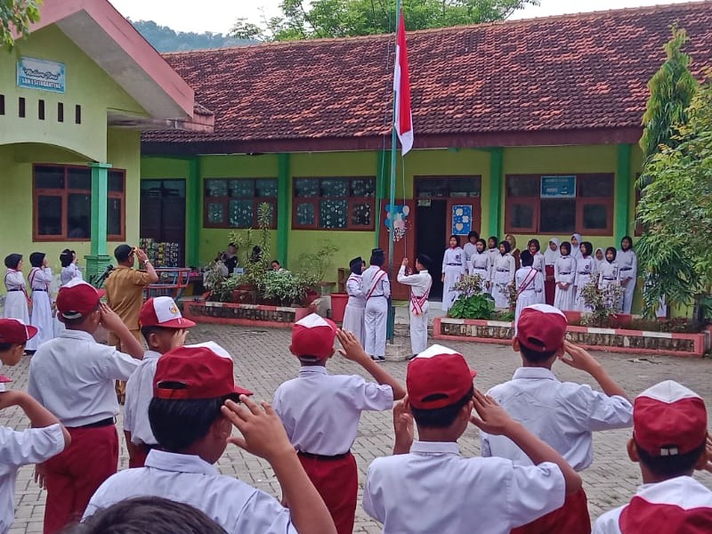 UPACARA BENDERA HARI SENIN